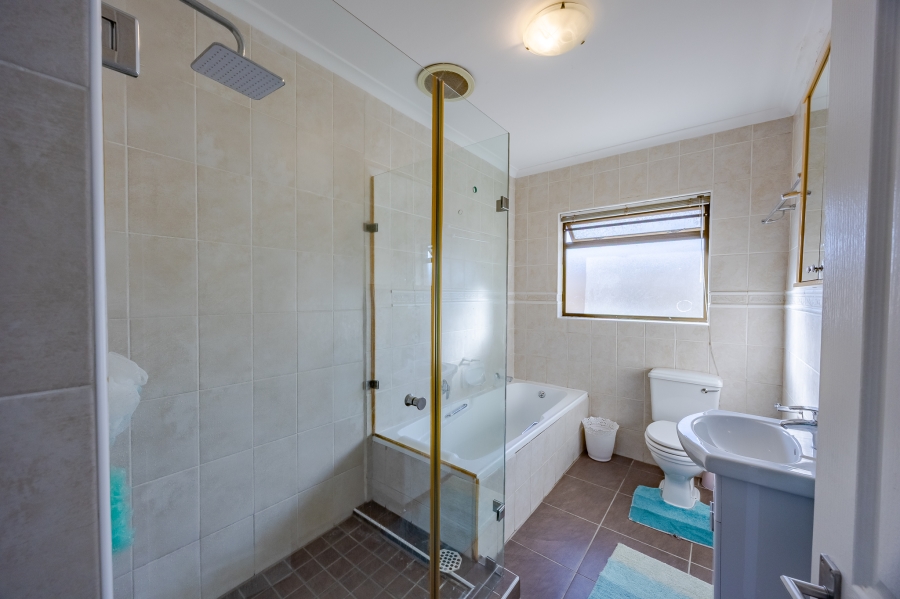 4 Bedroom Property for Sale in Flamingo Vlei Western Cape